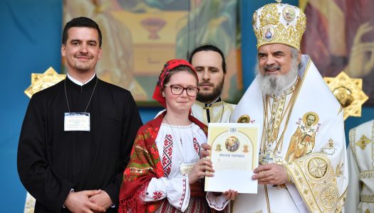 Moment festiv al Hramului Catedralei Patriarhale din Bucuresti. Premierea tinerilor caștigători ai Concursului National,, Icoana si Scoala marturisirii”
