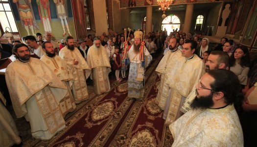 Preasfințitul Părinte Andrei a oficiat Sfânta Liturghie în Parohia Acriș