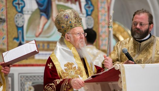 Să zidim virtuți, fapte bune! – Cuvântul Patriarhului Ecumenic la prima Liturghie oficiată în Catedrala Națională
