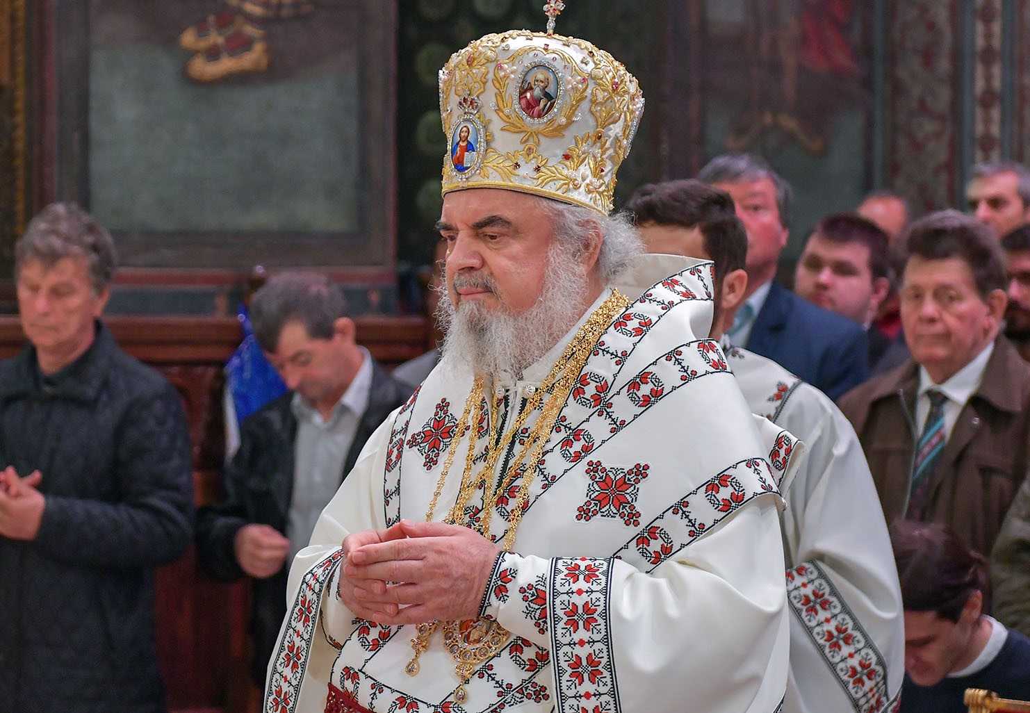 Patriarhul Daniel către românii de pretutindeni: Îi îndemnăm să fie permanent în legătură cu cei dragi rămași în ţară