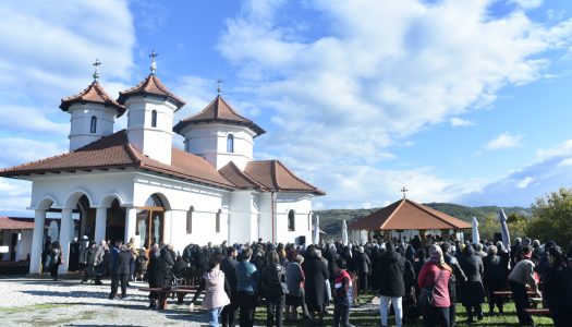 Sărbătoare la Schitul „Acoperământul Maicii Domnului” din Şura Mare, judeţul Sibiu