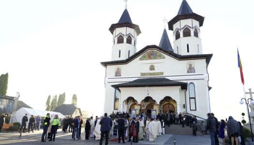 Patru arhierei au târnosit Biserica din orașul Întorsura Buzăului