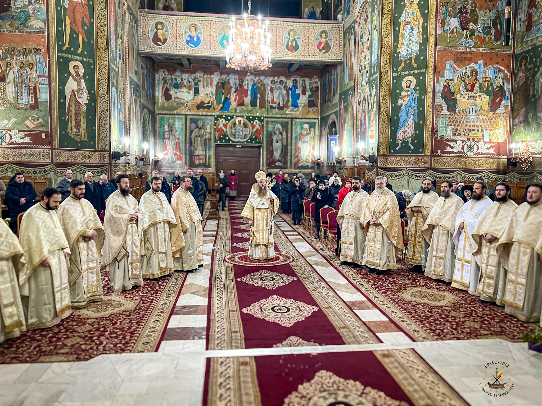 Slujire arhierească și eveniment comemorativ în Paraclisul Episcopal din municipiul Sfântu Gheorghe