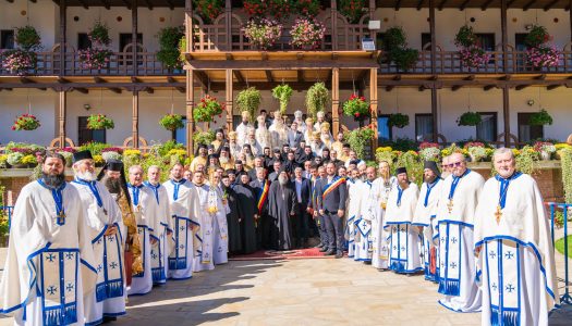 La ceas de sărbătoare, în cronica Sihăstriei Râșcăi s-a consemnat sfințirea unui nou paraclis