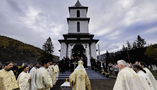 Biserica „Înălțarea Sfintei Cruci” din Capu Corbului a fost sfințită de Preasfințitul Părinte Andrei, Episcopul Covasnei și Harghitei Biserica „Înălțarea Sfintei Cruci” din Capu Corbului a fost sfințită de Preasfințitul Părinte Andrei, Episcopul Covasnei și Harghitei