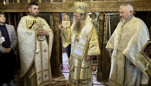 Preasfințitul Părinte Andrei a slujit în Parohia Gălăuțaș și a instalat doi noi preoți parohi din Protopopiatul Călimani