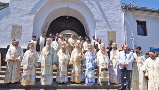 Sărbătoarea „Cinstirea Icoanei Maicii Domnului Grabnic-ajutătoarea de la Mănăstirea Dintr-un Lemn”