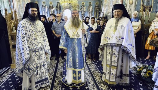 Slujire arhierească la Mănăstirea „Adormirea Maicii Domnului” din Izvoru Mureșului