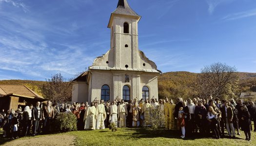 Hramul Parohiei Mărcuș, încununat de sfințirea capelei mortuare