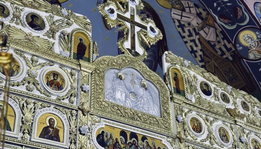 Slujire arhierească și sfințirea catapetesmei restaurate la Biserica din Lădăuți, județul Covasna